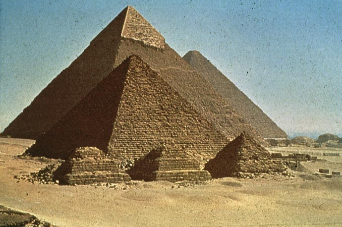 http://employees.oneonta.edu/farberas/arth/images/109images/egyptian/gizeh_pyramids.jpg